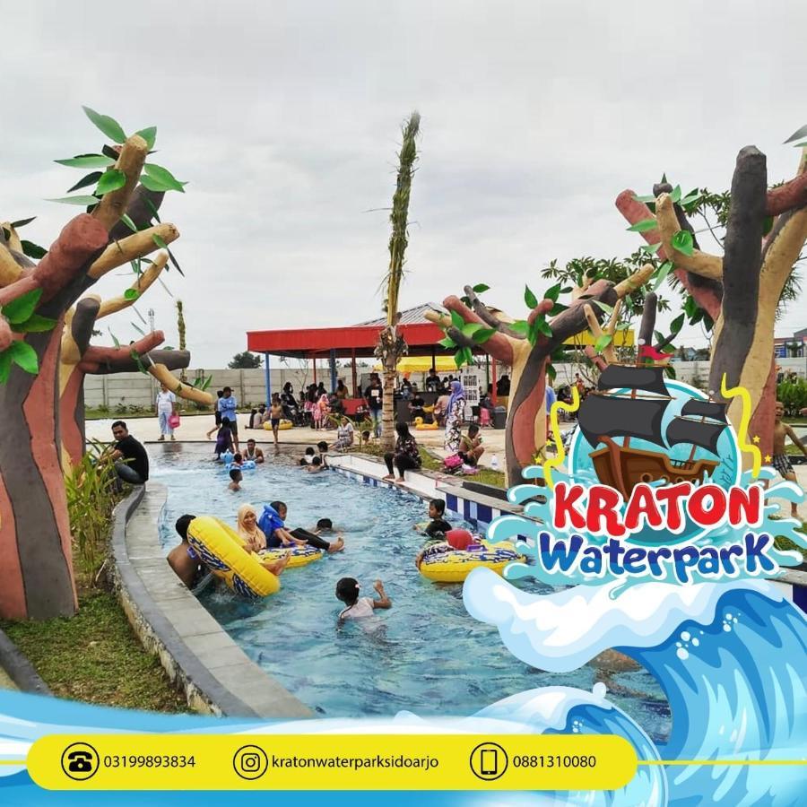 Ndalem Kraton Hotel Sidoarjo Exteriör bild